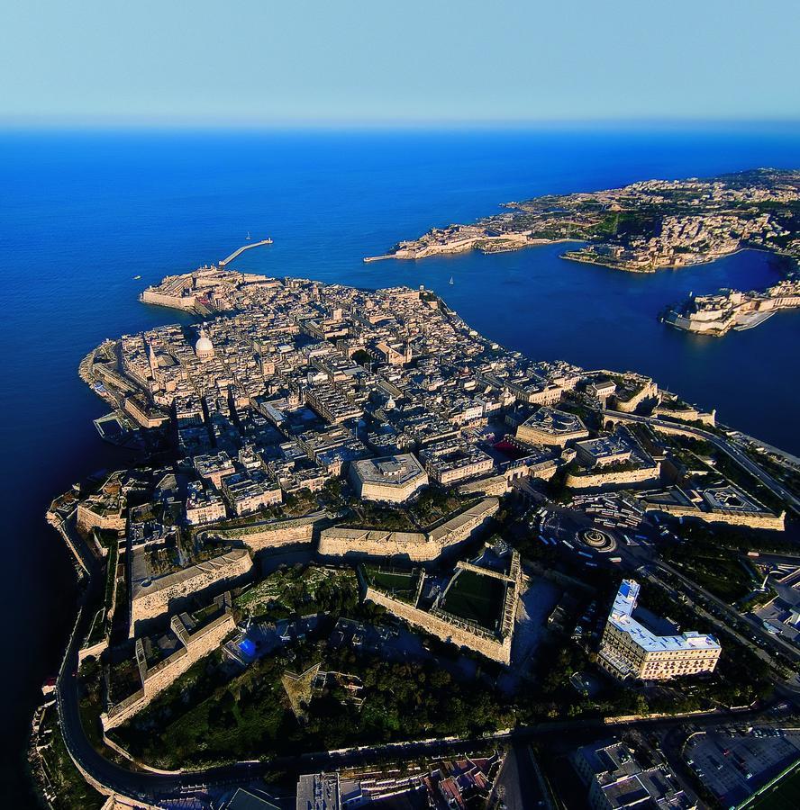 Spinola Bay Top Floor Seafront 3 Bedroom Apartment With Panoramic Sea Views - By Getawaysmalta سانت جوليان المظهر الخارجي الصورة