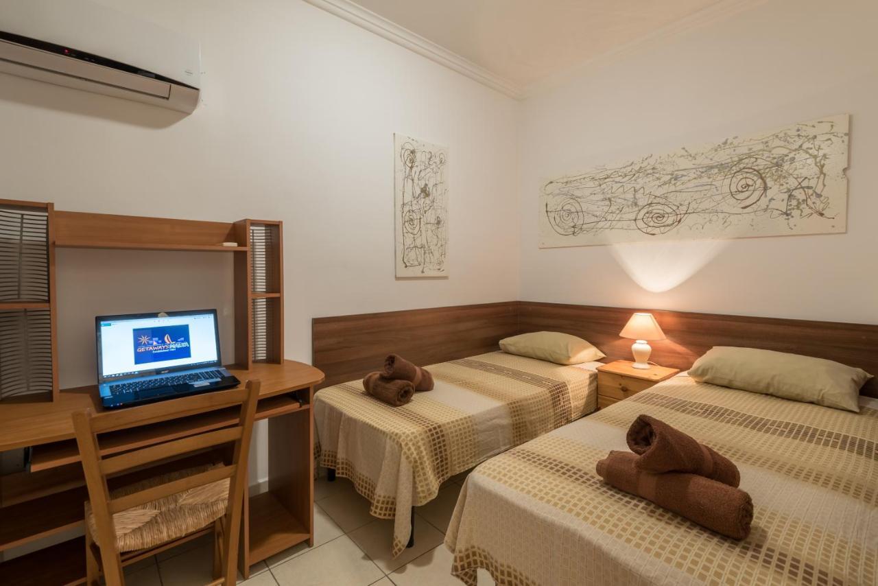Spinola Bay Top Floor Seafront 3 Bedroom Apartment With Panoramic Sea Views - By Getawaysmalta سانت جوليان المظهر الخارجي الصورة